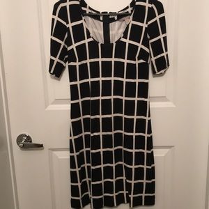 Banana Republic B/W Patterned Sleeved Dress